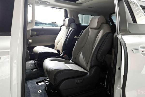 2025 Kia Carnival с пробегом 12 770 км