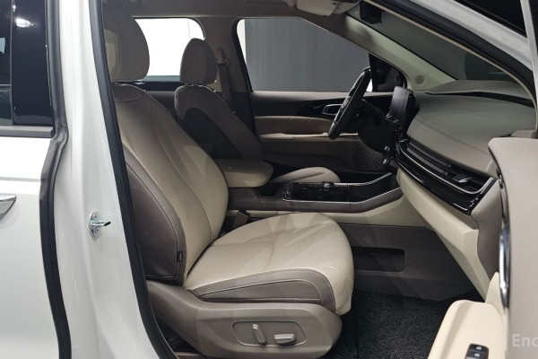 2025 Kia Carnival с пробегом 9 404 км