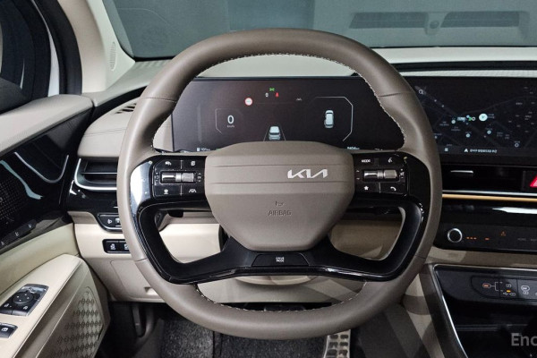 2025 Kia Carnival с пробегом 9 404 км