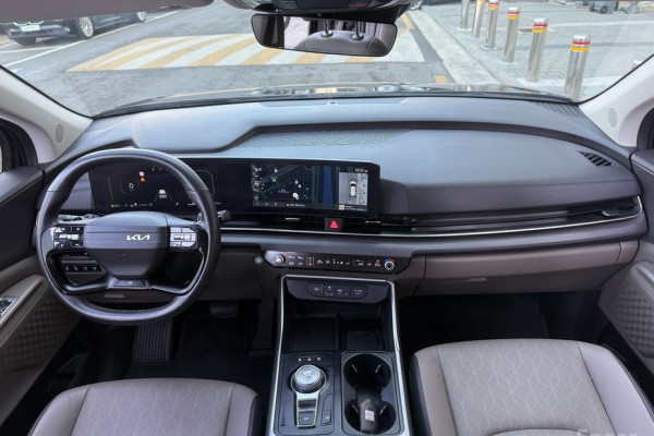 2025 Kia Carnival с пробегом 15 400 км