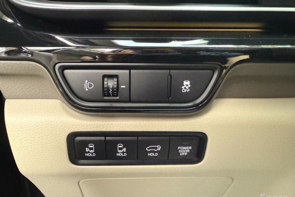 2024 Kia Carnival с пробегом 4 000 км