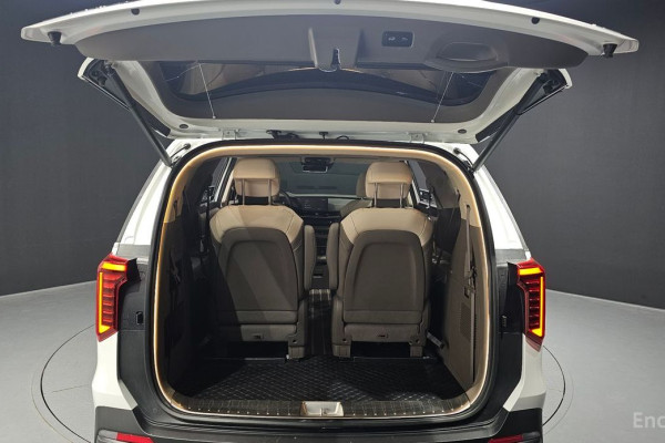 2025 Kia Carnival с пробегом 9 404 км