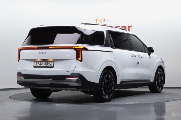 2024 Kia Carnival с пробегом 9 445 км