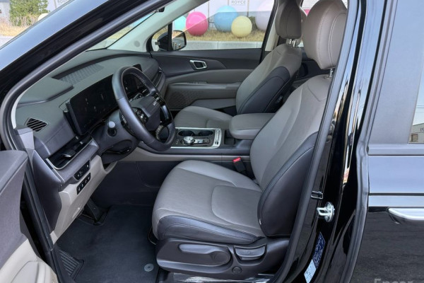 2025 Kia Carnival с пробегом 15 400 км