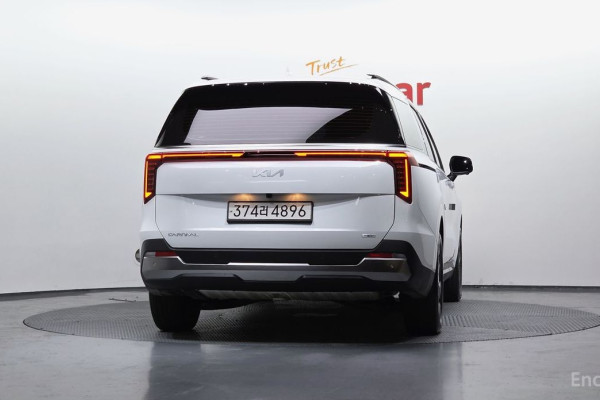 2024 Kia Carnival с пробегом 9 445 км
