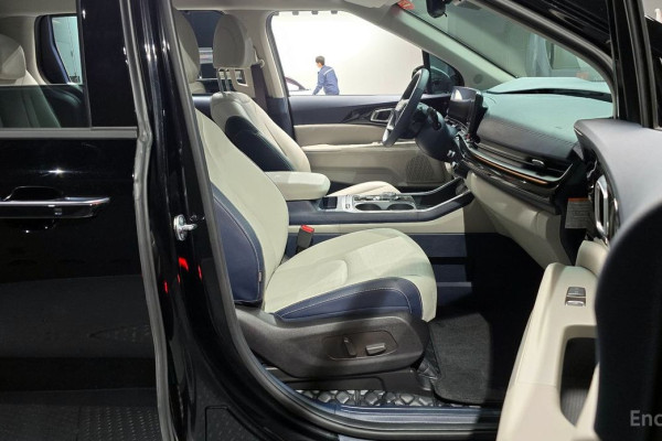 2025 Kia Carnival с пробегом 8 431 км