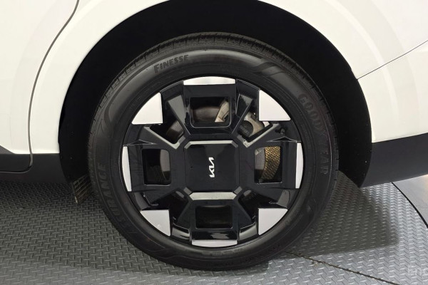 2024 Kia Carnival с пробегом 9 445 км