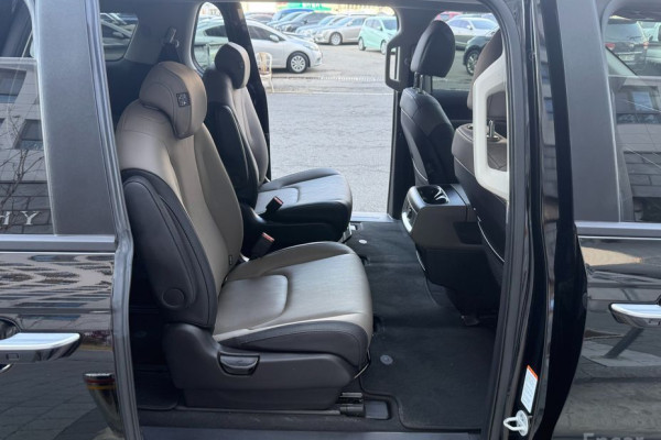 2025 Kia Carnival с пробегом 15 400 км