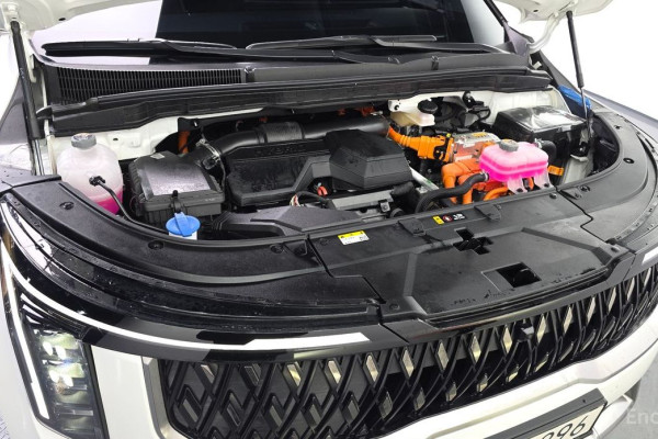 2024 Kia Carnival с пробегом 9 445 км