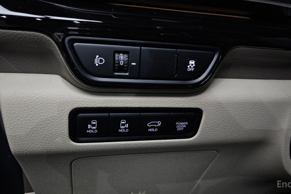 2025 Kia Carnival с пробегом 30 532 км