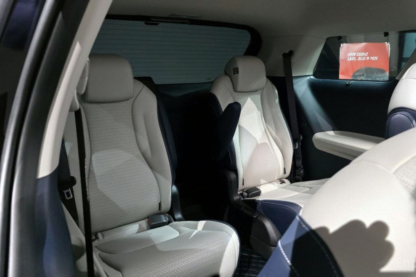 2025 Kia Carnival с пробегом 8 431 км