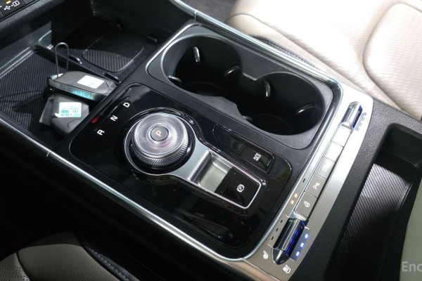 2024 Kia Carnival с пробегом 9 445 км