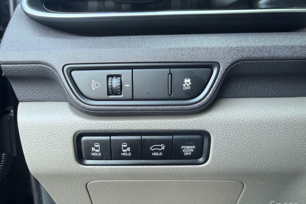 2025 Kia Carnival с пробегом 15 400 км