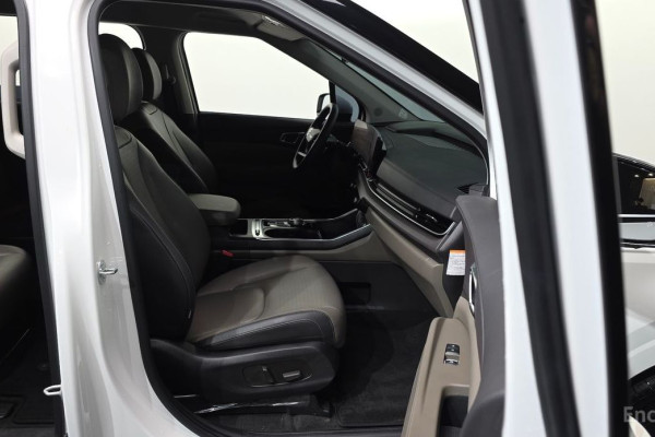 2024 Kia Carnival с пробегом 9 445 км