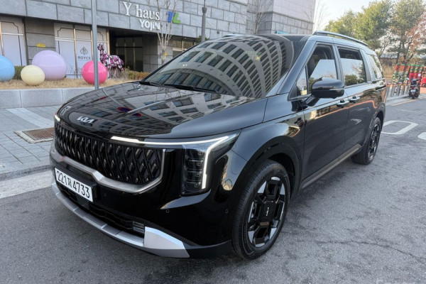 2025 Kia Carnival с пробегом 15 400 км
