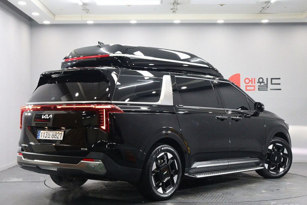 2024 Kia Carnival с пробегом 33 608 км