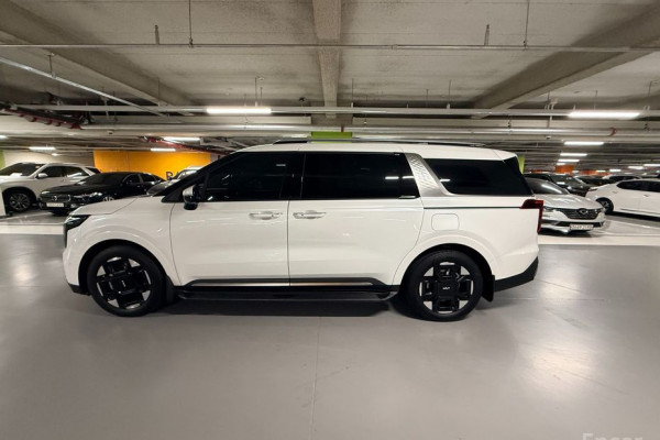 2025 Kia Carnival с пробегом 5 897 км