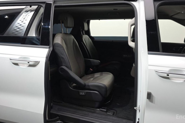 2024 Kia Carnival с пробегом 9 445 км