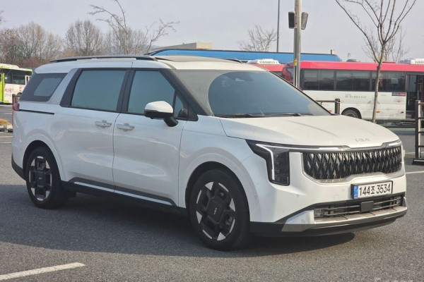 2024 Kia Carnival с пробегом 4 941 км