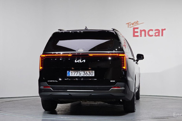 2025 Kia Carnival с пробегом 10 452 км