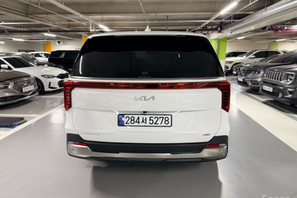 2025 Kia Carnival с пробегом 5 897 км