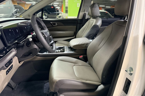 2025 Kia Carnival с пробегом 5 897 км