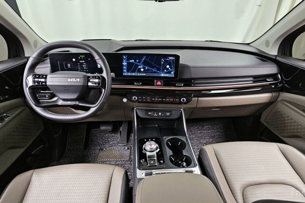 2025 Kia Carnival с пробегом 10 452 км