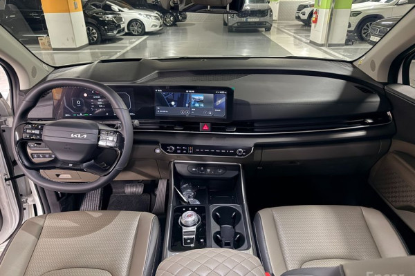 2025 Kia Carnival с пробегом 5 897 км
