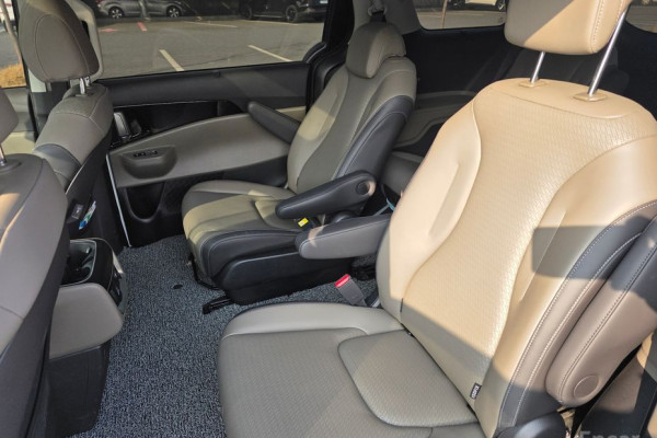 2024 Kia Carnival с пробегом 4 941 км