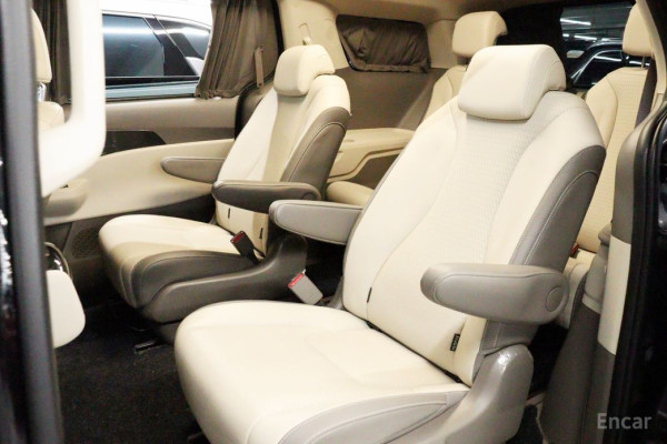 2024 Kia Carnival с пробегом 33 608 км