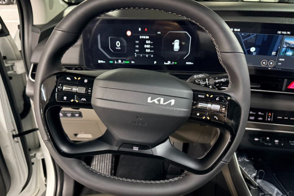 2025 Kia Carnival с пробегом 5 897 км