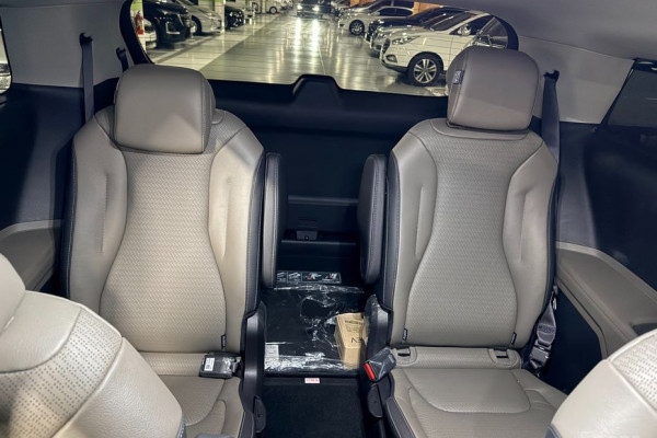 2025 Kia Carnival с пробегом 5 897 км