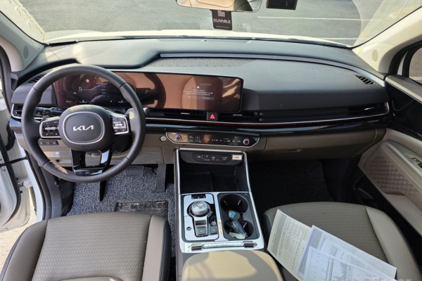 2024 Kia Carnival с пробегом 4 941 км