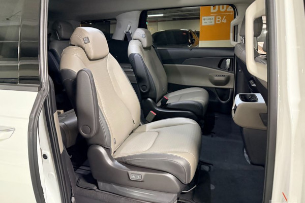 2025 Kia Carnival с пробегом 5 897 км