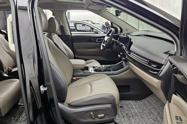 2025 Kia Carnival с пробегом 10 452 км