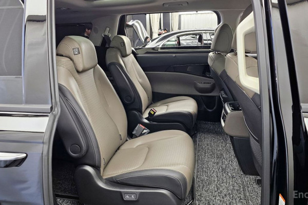 2025 Kia Carnival с пробегом 10 452 км