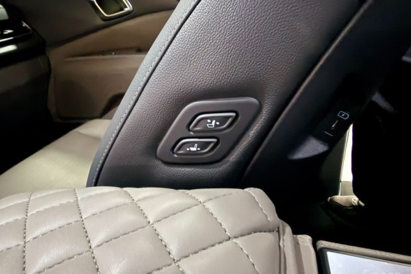 2025 Kia Carnival с пробегом 5 897 км