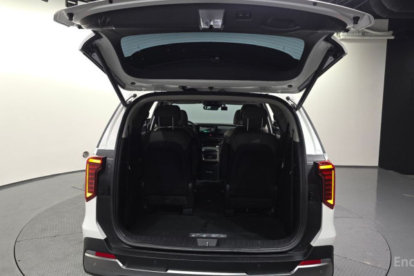 2024 Kia Carnival с пробегом 9 445 км