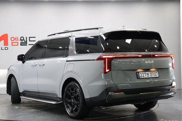 2025 Kia Carnival с пробегом 6 246 км