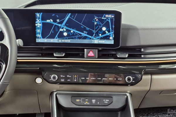 2025 Kia Carnival с пробегом 10 452 км