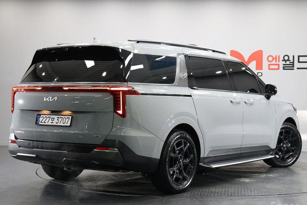 2025 Kia Carnival с пробегом 6 246 км