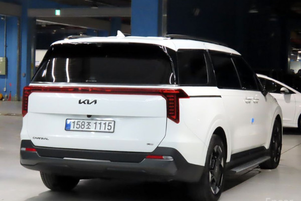 2025 Kia Carnival с пробегом 19 200 км