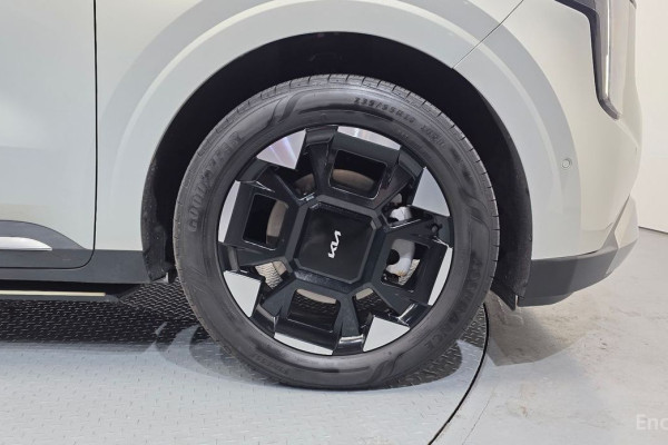 2024 Kia Carnival с пробегом 23 841 км