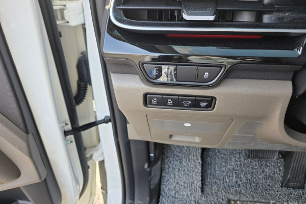 2024 Kia Carnival с пробегом 4 941 км