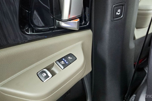 2025 Kia Carnival с пробегом 10 452 км