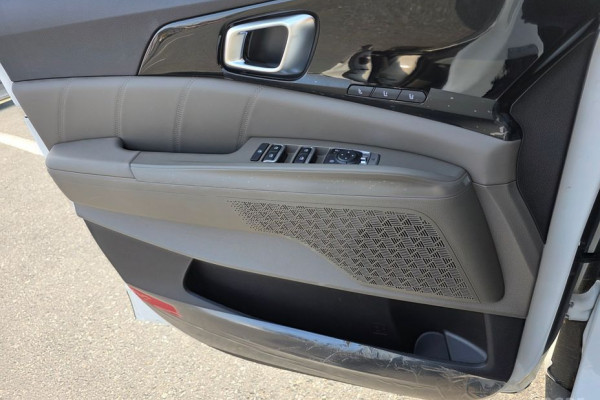 2024 Kia Carnival с пробегом 4 941 км