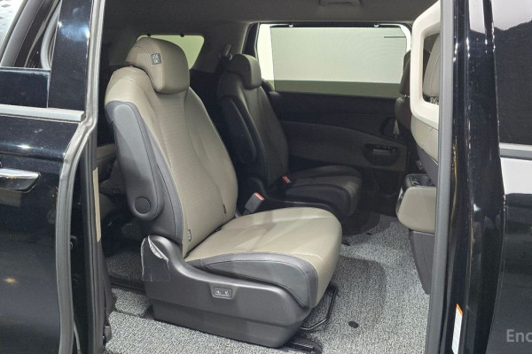 2024 Kia Carnival с пробегом 20 898 км