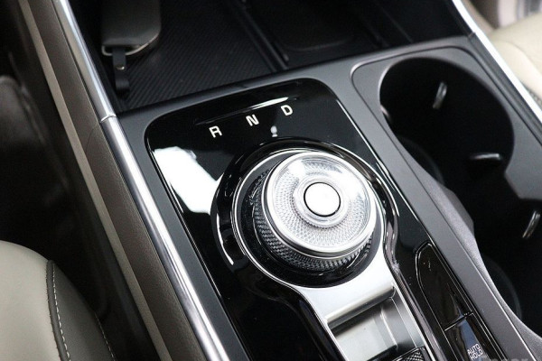 2025 Kia Carnival с пробегом 6 246 км