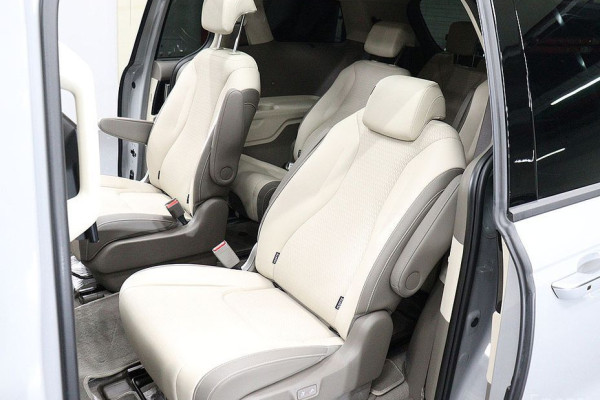 2025 Kia Carnival с пробегом 6 246 км