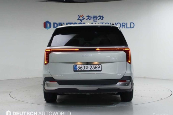 2025 Kia Carnival с пробегом 10 000 км